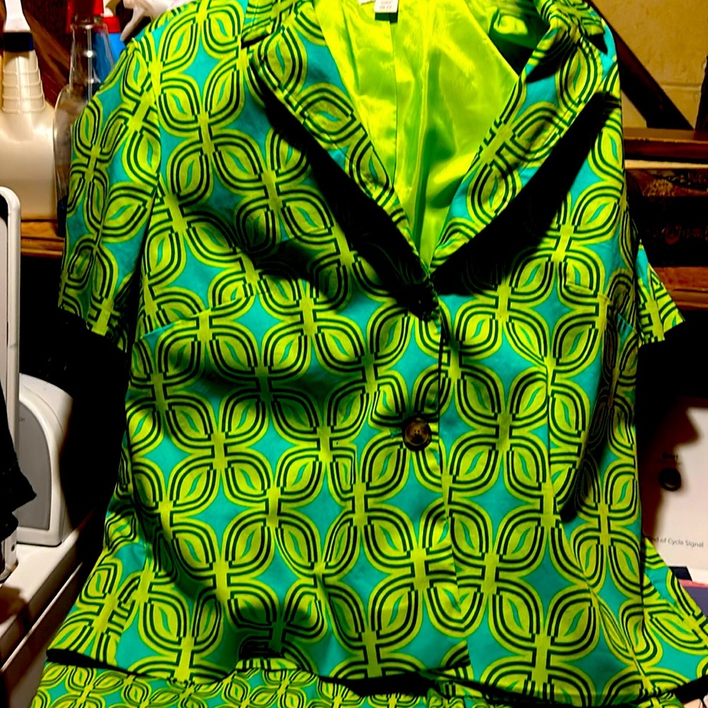 2 PIECE (jacket & shorts set) COLDWATER CREEK JACKET SIZE 20-22..SHORTS SIZE 20
